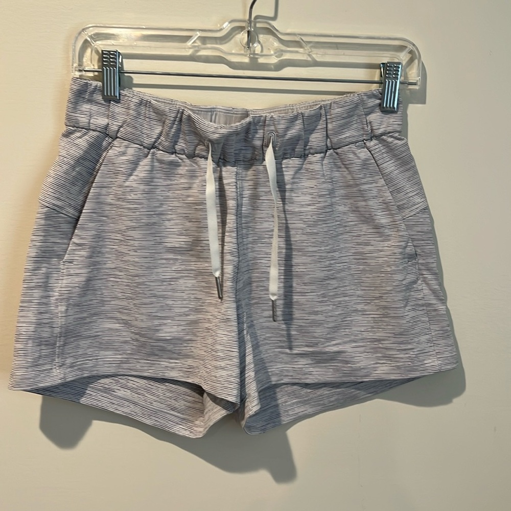 Lululemon women’s striped shorts size 4